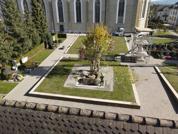Friedhof Grosswangen: Anschaffung Kerzenlaterne Urnenhain